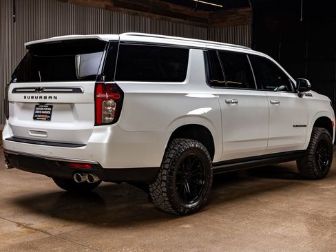 Used 2023 Chevrolet Suburban High Country image 10