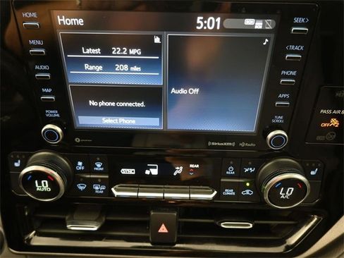 Used 2021 Toyota Highlander XLE image 32