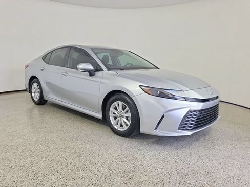 Used 2025 Toyota Camry LE FWD image 4