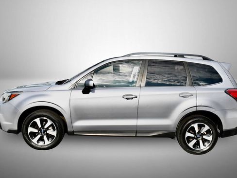 Used 2017 Subaru Forester 2.5i Limited AWD/4WD image 4
