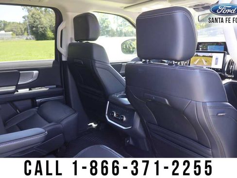 Used 2025 Ford Expedition Platinum AWD/4WD image 31