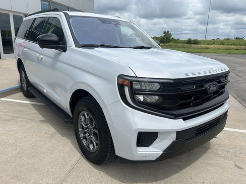 Used 2025 Ford Expedition Active AWD/4WD image 7