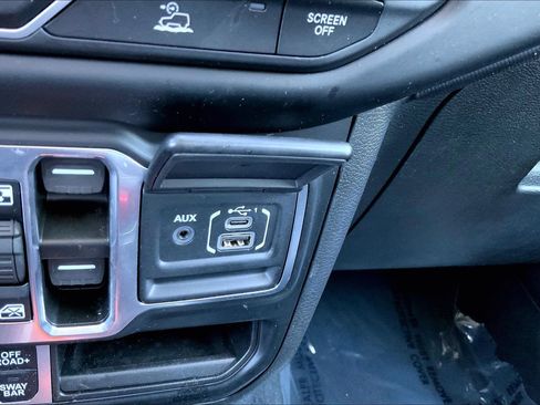 Used 2023 Jeep Wrangler Unlimited Rubicon w/ Cold Weather Group AWD/4WD image 29