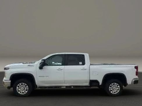 Used 2024 Chevrolet Silverado 2500 LT AWD/4WD image 4