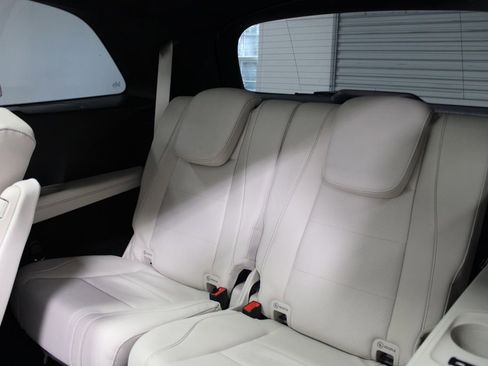 Used 2025 Mercedes-Benz GLS 450 4MATIC image 17