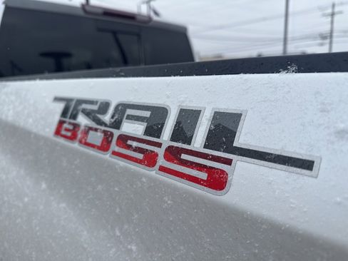 Used 2021 Chevrolet Silverado 1500 LT Trail Boss w/ Convenience Package II image 7