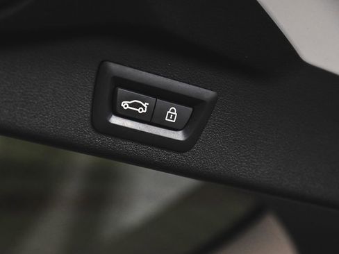 Used 2023 BMW X7 M60i w/ Executive Package image 49