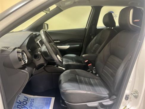Used 2019 Nissan Kicks SR w/ SR Premium Package FWD image 17