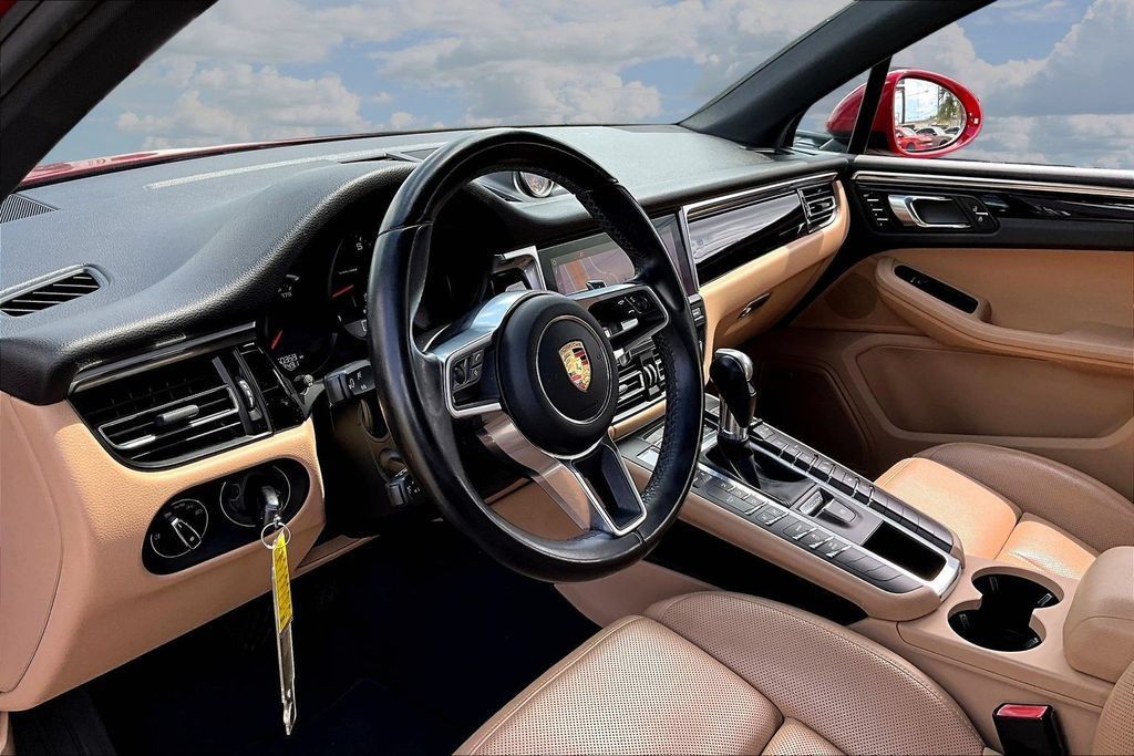 Used 2019 Porsche Macan w/ Premium Package Plus AWD/4WD image 17