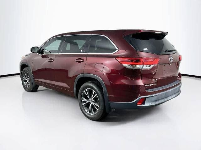 Used 2018 Toyota Highlander LE w/ Carpet Mat Package (TMS) AWD/4WD image 4