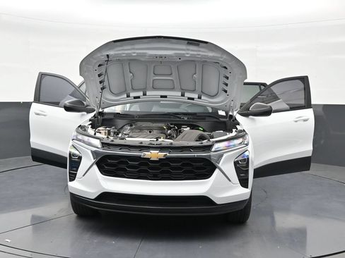 Used 2024 Chevrolet Trax LS FWD image 33