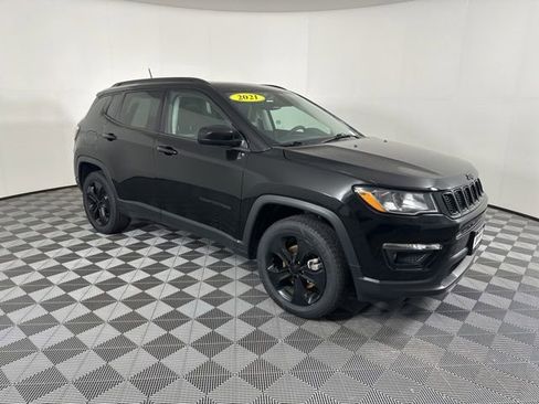 Used 2021 Jeep Compass Latitude w/ Sun and Sound Group AWD/4WD image 3
