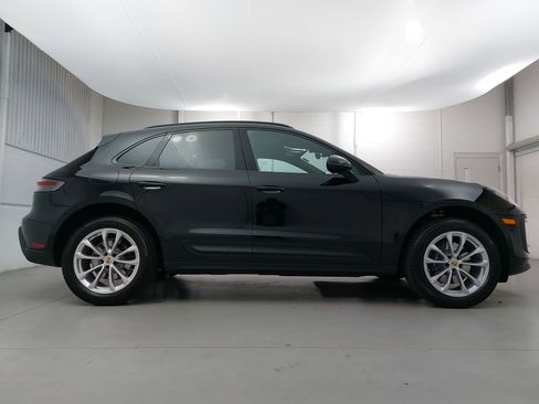 Certified 2026 Porsche Macan image 8