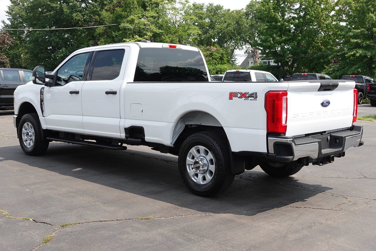 Used 2024 Ford F350 XLT w/ FX4 Off-Road Package AWD/4WD image 2