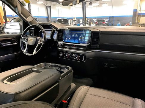 Used 2022 Chevrolet Silverado 1500 LT AWD/4WD image 14