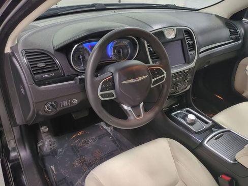 Certified 2023 Chrysler 300 Touring image 10