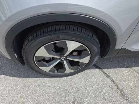 Certified 2023 Volvo XC40 B5 Plus w/ Protection Package Premier image 10