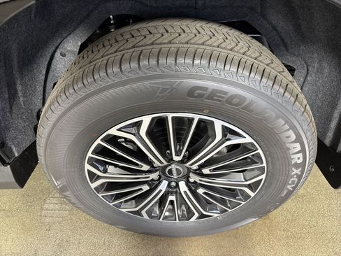 New 2026 Nissan Armada SL w/ Captain's Chari Seat Package image 6