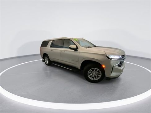 Used 2023 Chevrolet Suburban LT image 6