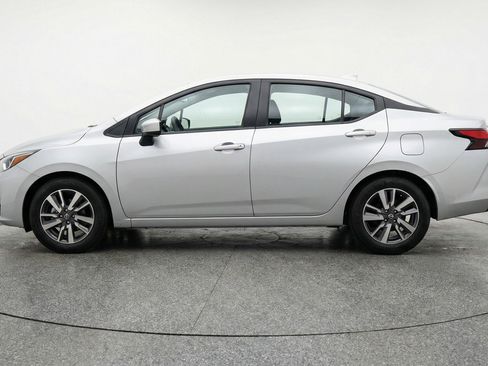Used 2025 Nissan Versa SV image 5