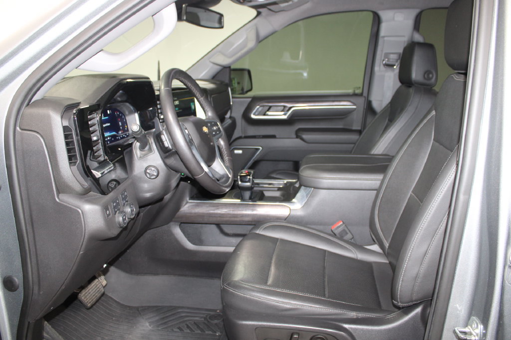 Used 2023 Chevrolet Silverado 1500 LTZ AWD/4WD image 24