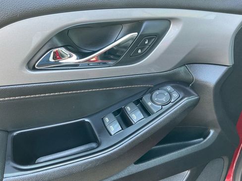 Used 2020 Chevrolet Traverse LT image 16