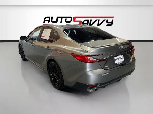 Used 2025 Toyota Camry SE FWD image 5