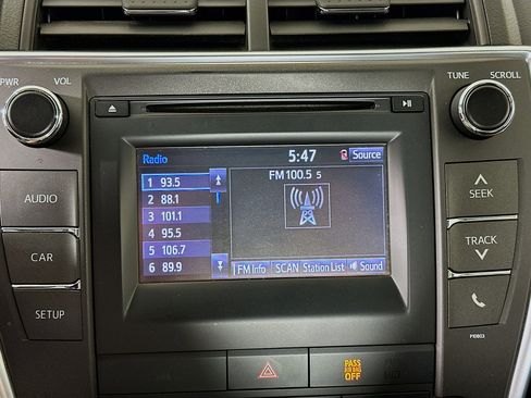 Used 2015 Toyota Camry SE FWD image 19