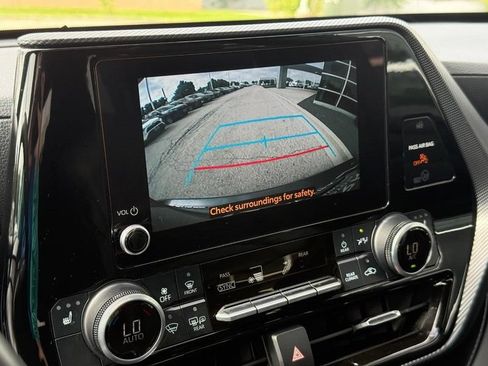 Used 2024 Toyota Highlander XSE AWD/4WD image 24