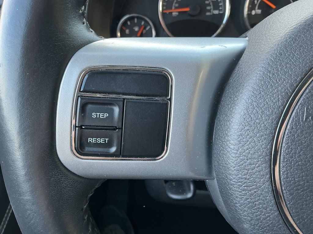 Used 2016 Jeep Compass Latitude FWD image 21