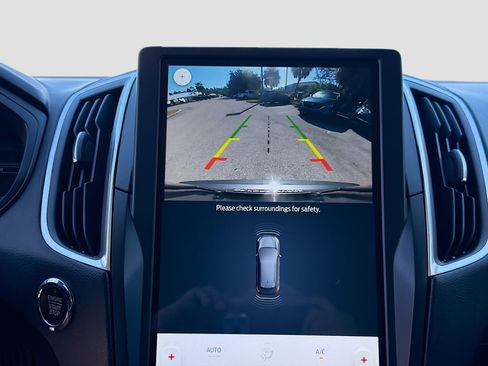 Used 2023 Ford Edge Titanium image 28