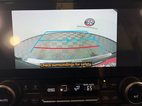 Used 2023 Toyota Highlander XLE AWD/4WD image 4