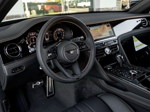 Used 2025 Bentley Flying Spur Plug-In Hybrid image 4