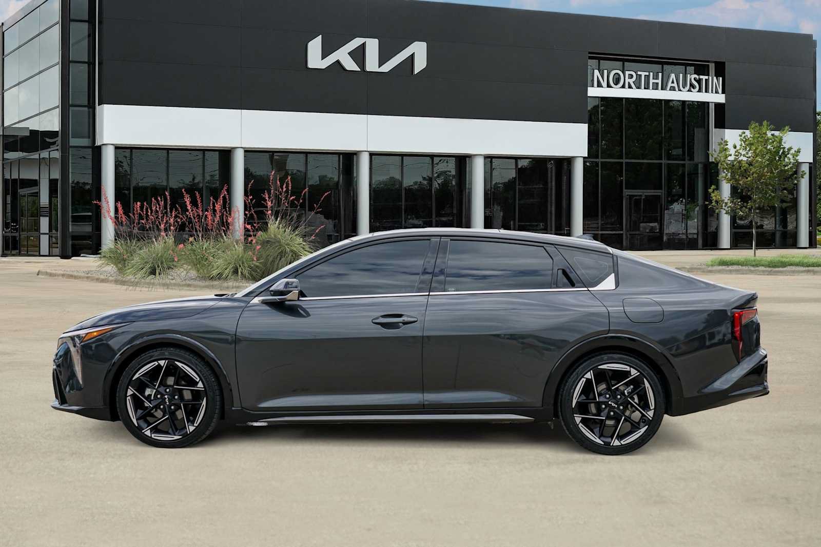 Used 2025 Kia K4 GT-Line w/ GT-Line Sunroof Package FWD image 3