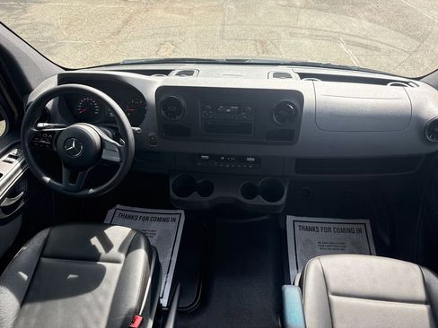 Used 2020 Mercedes-Benz Sprinter 2500 image 21