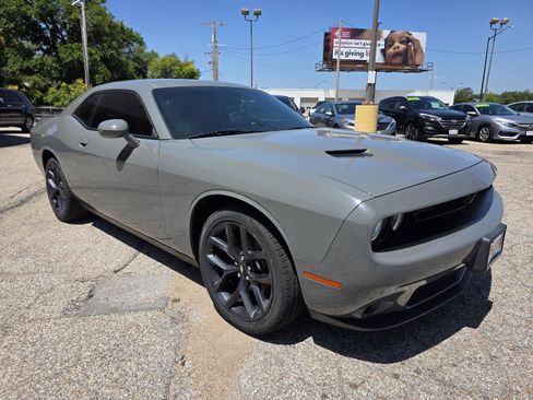Used 2019 Dodge Challenger SXT w/ Blacktop Package RWD image 3