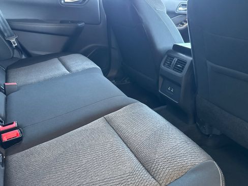 Used 2025 Nissan Rogue SV AWD/4WD image 31