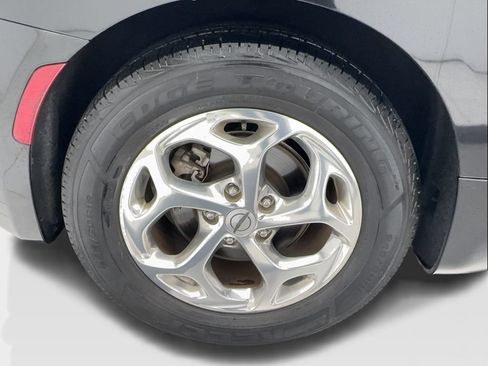 Used 2022 Chrysler Pacifica Limited FWD image 14