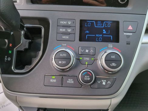 Used 2020 Toyota Sienna L FWD image 27