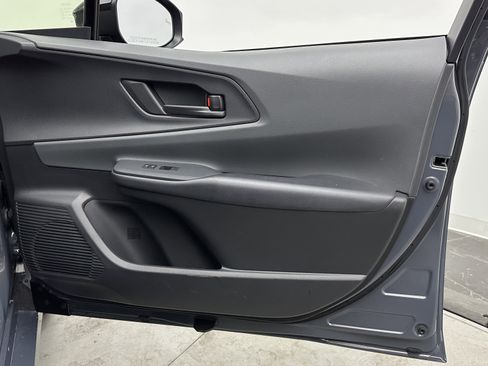 Used 2025 Toyota Prius LE image 30