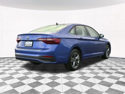 Used 2024 Volkswagen Jetta SE w/ Panoramic Sunroof Package image 13