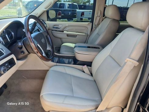 Used 2011 Cadillac Escalade AWD w/ Touring Package image 9