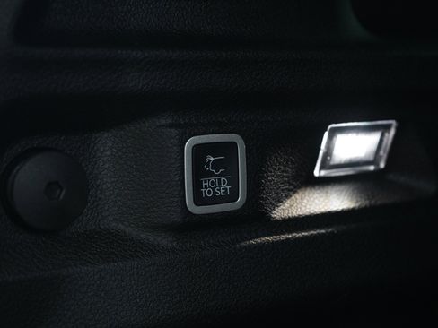 Used 2021 Jeep Grand Cherokee L Laredo image 19