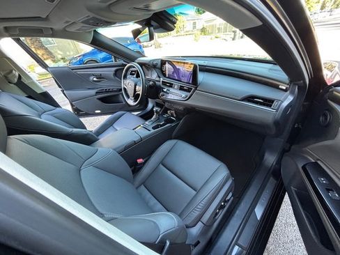 Used 2024 Lexus ES 300h w/ Premium Package FWD image 37