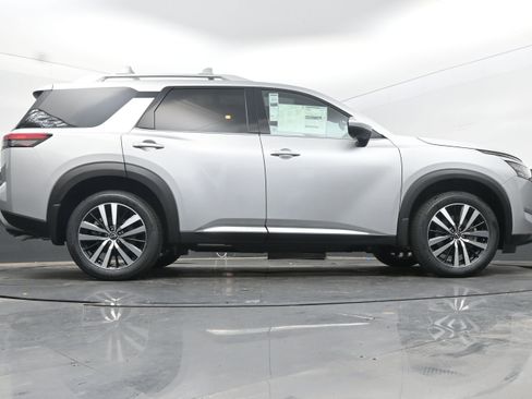New 2025 Nissan Pathfinder Platinum image 30