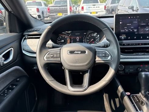 Used 2024 Jeep Compass Latitude AWD/4WD image 8