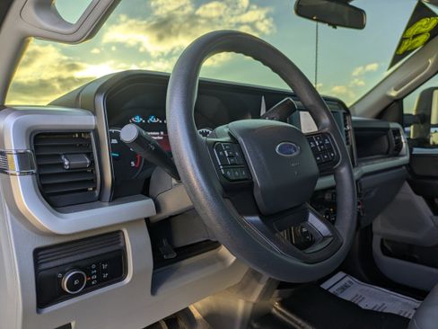 Used 2025 Ford F350 XL w/ XL Chrome Package image 27