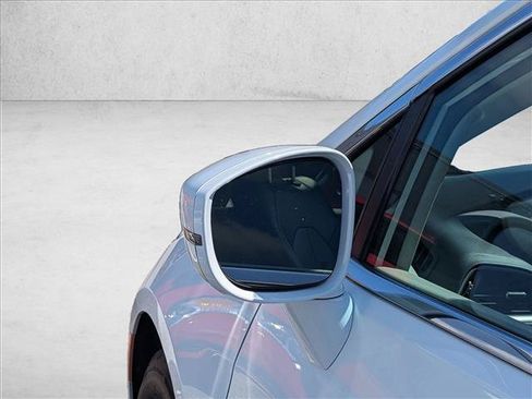 Used 2022 Chrysler Pacifica Touring-L FWD image 28