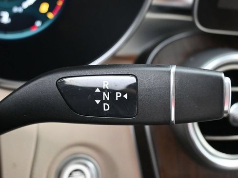 Used 2022 Mercedes-Benz GLC 300 w/ Premium Package Lite image 18
