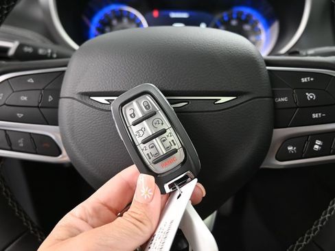 New 2027 Chrysler Pacifica Select FWD image 30